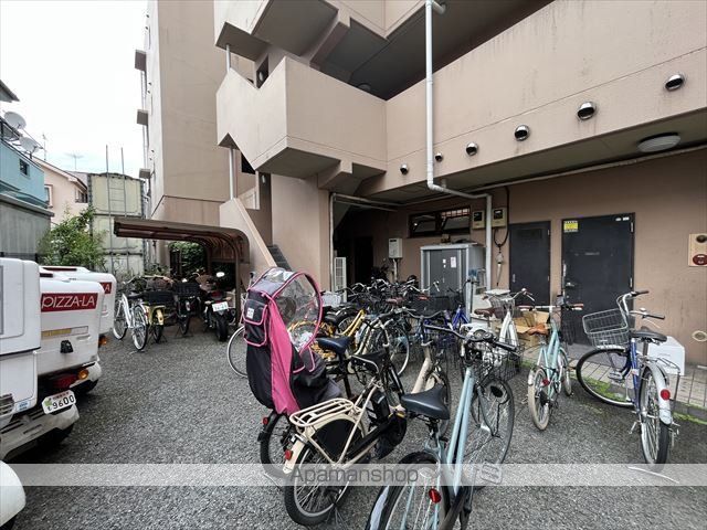 相模原鈴木ビルの玄関写真