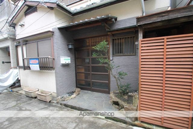 阪急電鉄宝塚線 庄内駅 徒歩10分 2階建 築68年の玄関写真