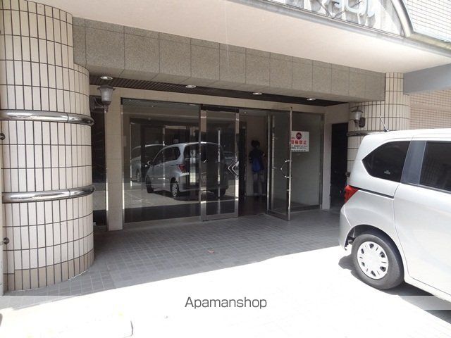 荒江四ツ角ビルの玄関写真