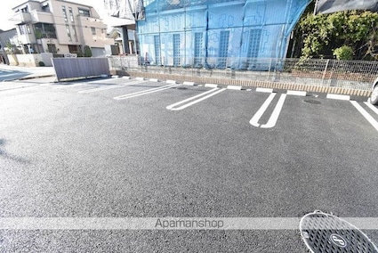 カーサグラナーテ[1R/30.62m2]の駐車場
