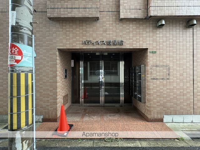 パティオス豊里館の玄関写真