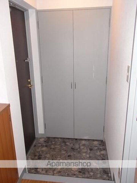 東京都新宿区上落合２丁目[2LDK/72.64m2]の玄関