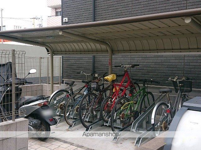 クレイノリヴェール西寺尾の玄関写真
