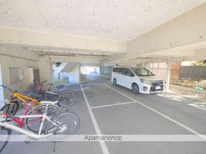 ＡＲＫ　ＢＲＡＩＮⅡ[1K/36.97m2]の駐車場1