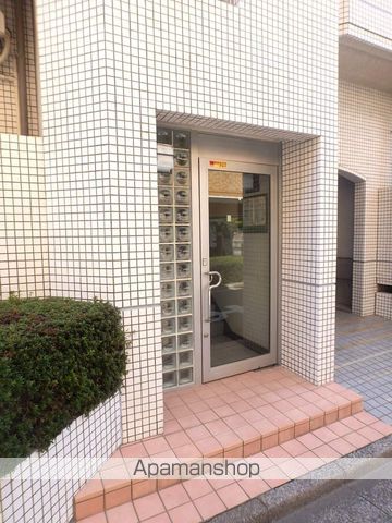 シャンブル南浦和の玄関写真