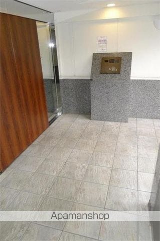 ステージファースト幡ヶ谷の玄関写真
