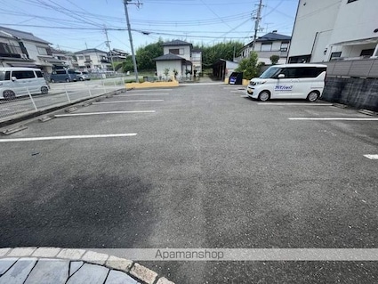 ルガール直川[1K/28.47m2]の駐車場