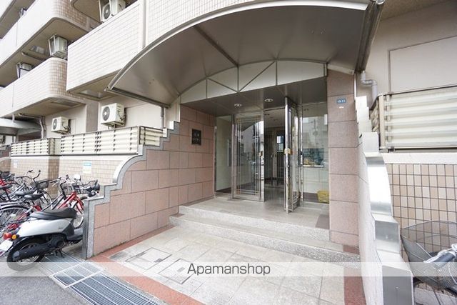 茨木ロイヤルの玄関写真