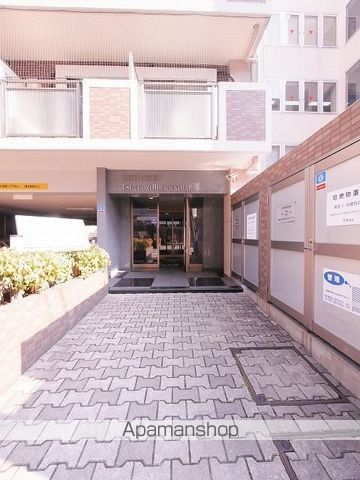 ダイナコートエスタディオ平尾駅前の玄関写真