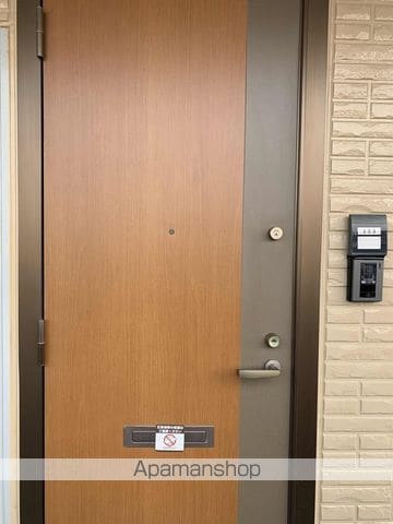 グランシャリオ II棟の玄関写真