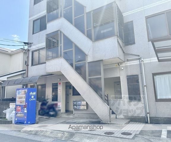 ロイヤルメゾン長岡京の玄関写真