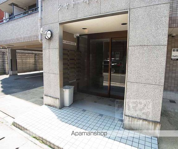 シャトーキャピタルの玄関写真
