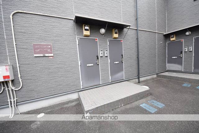 レオパレス日野の玄関写真