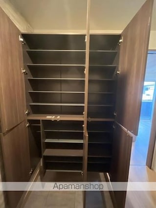 ＤーＲＯＯＭ春日Ｃ[1LDK/41.85m2]の玄関