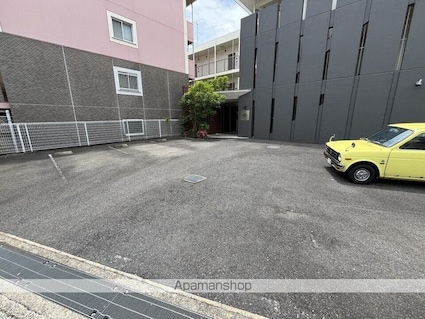 滋賀県草津市野路東４丁目[1K/26.27m2]の駐車場