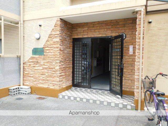 グリーンヒル江坂の玄関写真