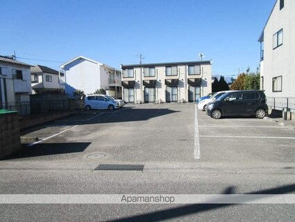 レオパレスＤｅａｒ　ｃｏｕｒｔ[1K/23.18m2]の駐車場1