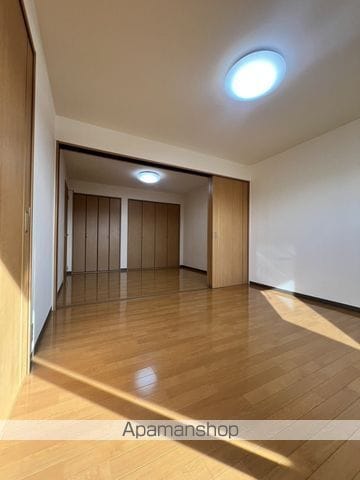 あいの風とやま鉄道 新富山口駅 徒歩2分 3階建 築25年の内装写真