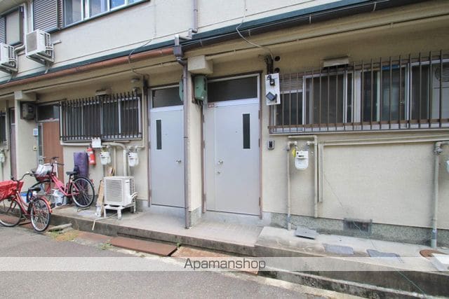 弥生ハウスの玄関写真