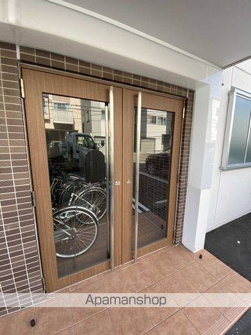 メニーズコート栄町プレミアの玄関写真