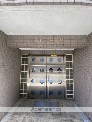 ビクセル武蔵関の玄関写真