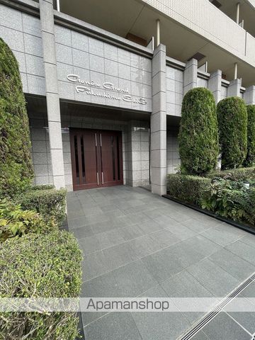 GENESEGRANDFUKUSHIMAEBIEの玄関写真