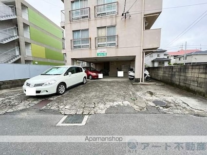 ハイツワイアール[2K/42.12m2]の駐車場1