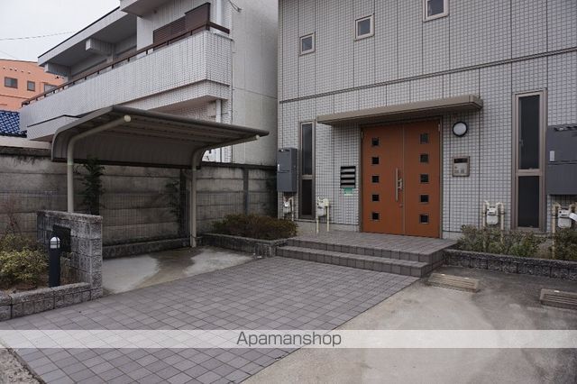ロリエ宮東の玄関写真