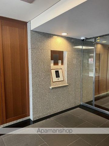 アボリアスコート笹塚EAST棟の玄関写真