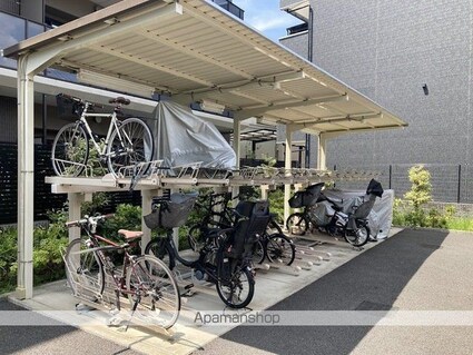 神奈川県横浜市青葉区美しが丘５丁目[2SLDK/65.04m2]の共用部