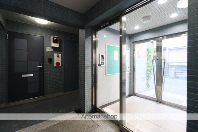 スカイコート新宿第7の玄関写真