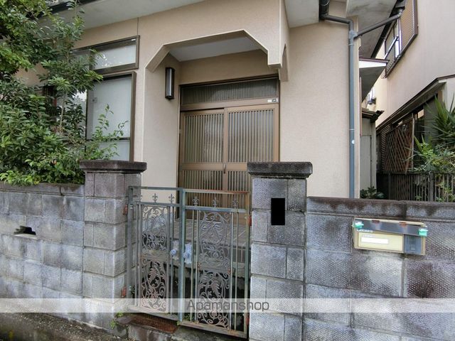 近鉄京都線 寺田駅 徒歩10分 2階建 築43年の玄関写真