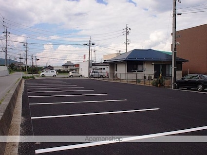 ブリリアンヒルズ　Ｌ１[1R/37.75m2]の駐車場2