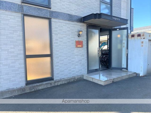 レオパレス新富士の玄関写真