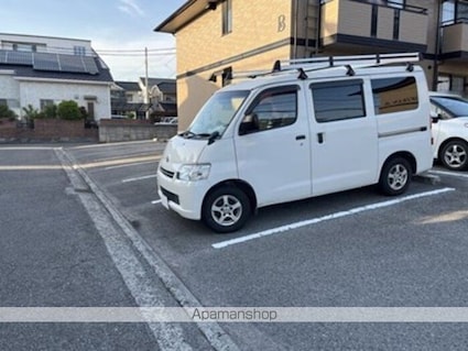 倫世館　Ｂ棟[2DK/50.12m2]の駐車場1