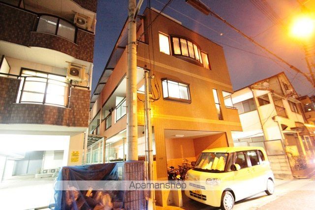 マンションパインハウスの外観写真