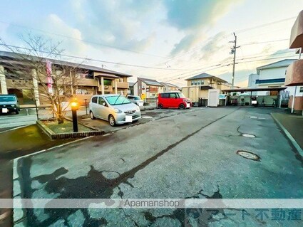 ユーミーひさえだ　Ａ棟[2LDK/58.13m2]の駐車場2