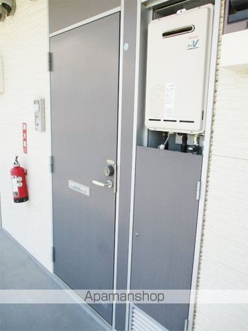 レオパレスベガ甲府南の玄関写真