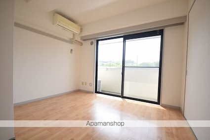 メイプル・アーサ中山[2K/33.16m2]のリビング・居間