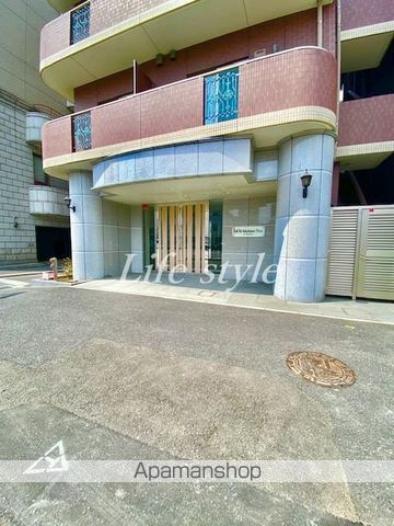 LE’A横濱中央の玄関写真