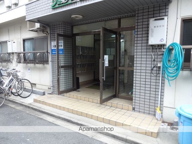 プレアール小若江の玄関写真
