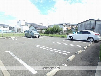 フォンテドミール[1LDK/42.06m2]の駐車場2