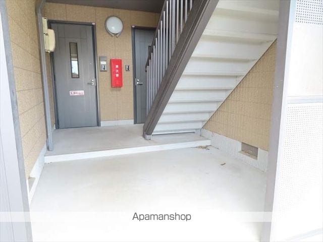 ファミーユ中野B棟の玄関写真