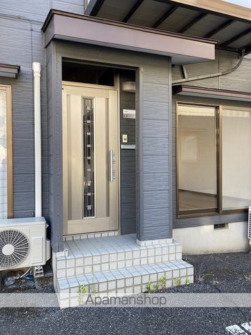メゾンアリーナの玄関写真