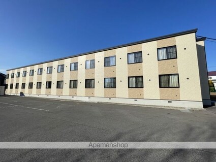 レオパレスＰｉｎｅＢｅａｃｈ[1K/23.18m2]の外観2