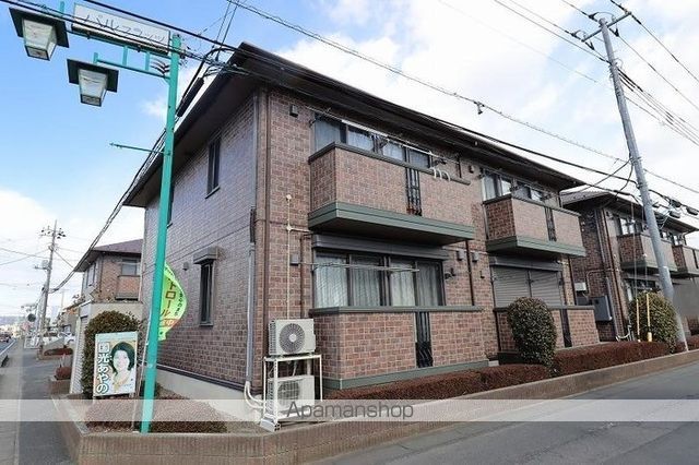 シャルール I・II・IIIの玄関写真