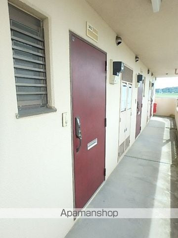 磐田市 4階建 築30年の玄関写真