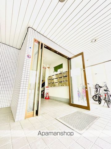 フリーディオ中宮の玄関写真