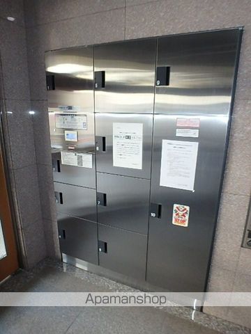 スパシエルクス大宮の玄関写真