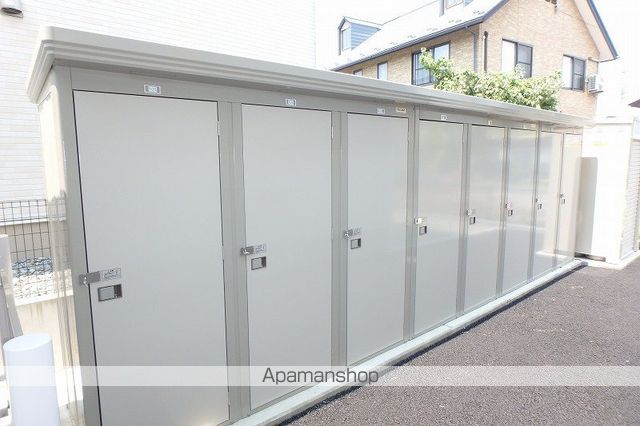 塩尻市 2階建 築8年の玄関写真